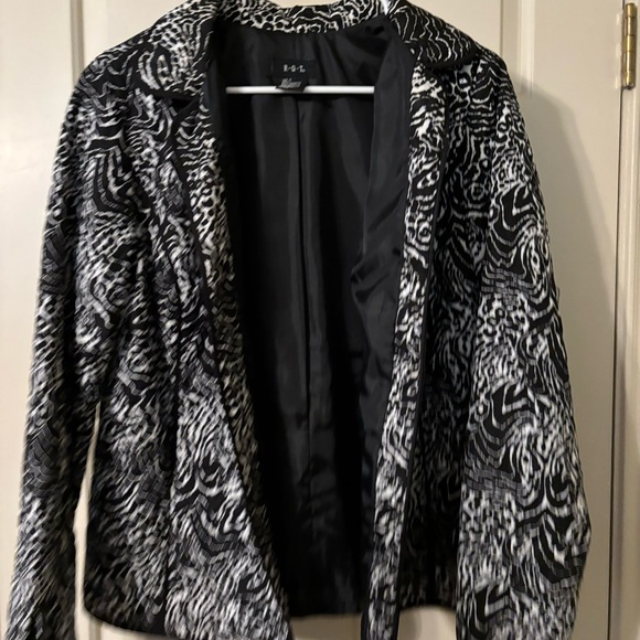 R•Q•T Black and White Jacket - Picture 2 of 7